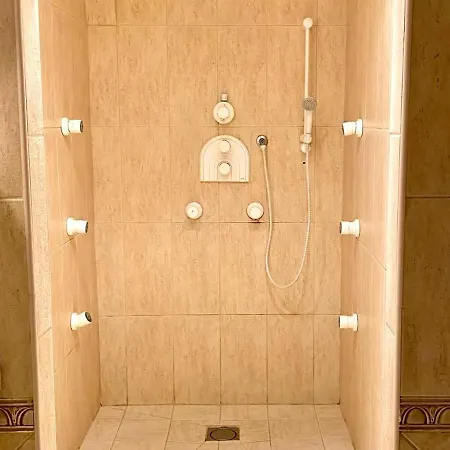 2 Liberty Suites أذيخي